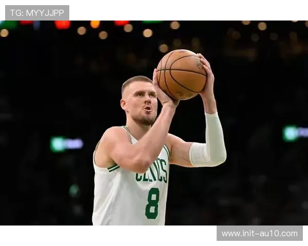 特雷杨与波尔津吉斯挡拆配合成为老鹰队核心战术驱动力量